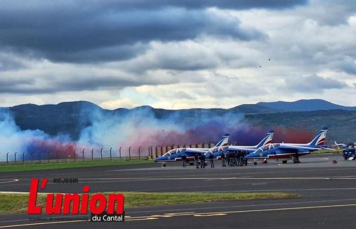 Der dreifarbige Himmel der Auvergne mit der Patrouille de France | Landwirtschaft Zentralmassiv