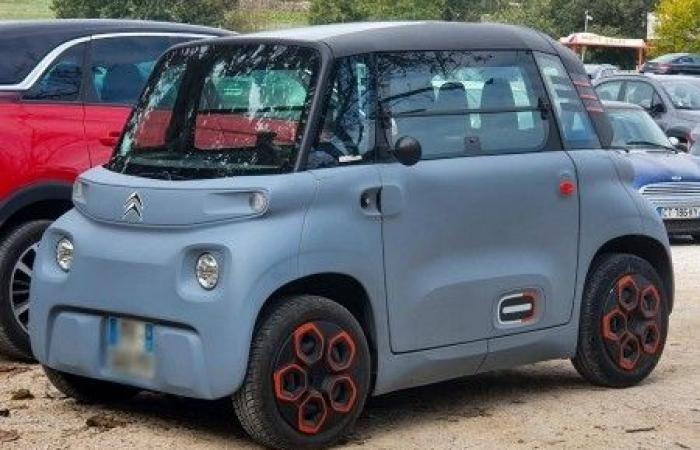 Kleine Elektroautos finden einen Platz auf dem Pariser Autosalon