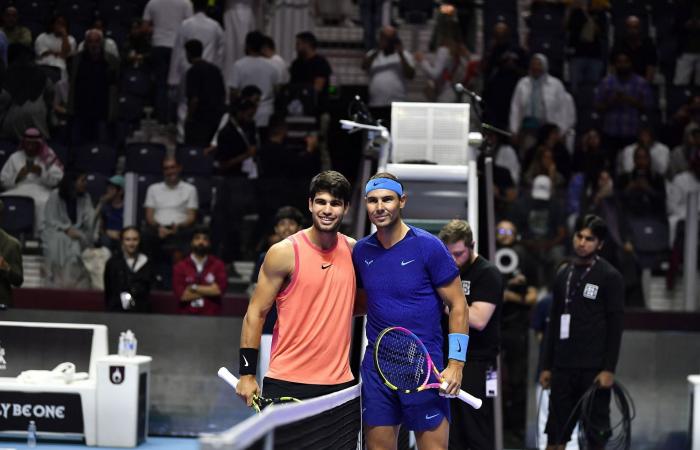 Rafael Nadal schenkt Neymar Jr. Schläger; Die brasilianische Fußballikone präsentiert nach einem besonderen Treffen beim Six Kings Slam aufgeregt den wertvollen Ballbesitz