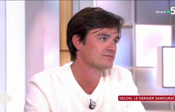 Tod von Alain Delon: Alain-Fabien weint, „überrascht“ live im Fernsehen