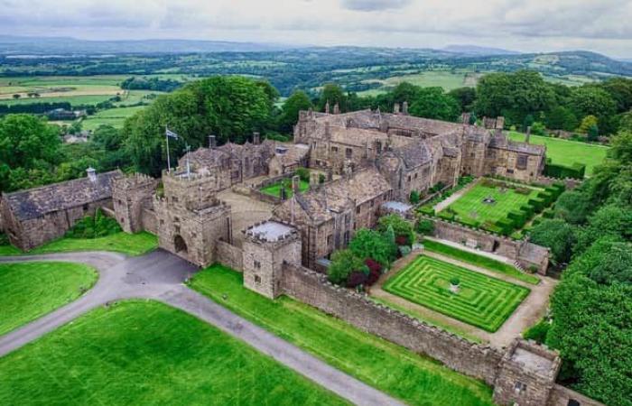 Möchtegern-Zauberer und Hexen werden in die Schule für Hexerei und Zauberei im Harry-Potter-Stil im Hoghton Tower eingeladen