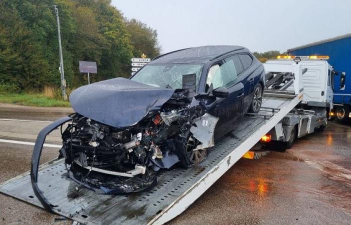 Habe geschworen. Bei einem Frontalzusammenstoß auf der RD1083 in der Nähe von Darbonnay werden vier Personen verletzt