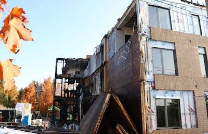 Großbrand auf einer Wohnbaustelle in Quebec: Keine Lieferverzögerung, versichert der Bauträger