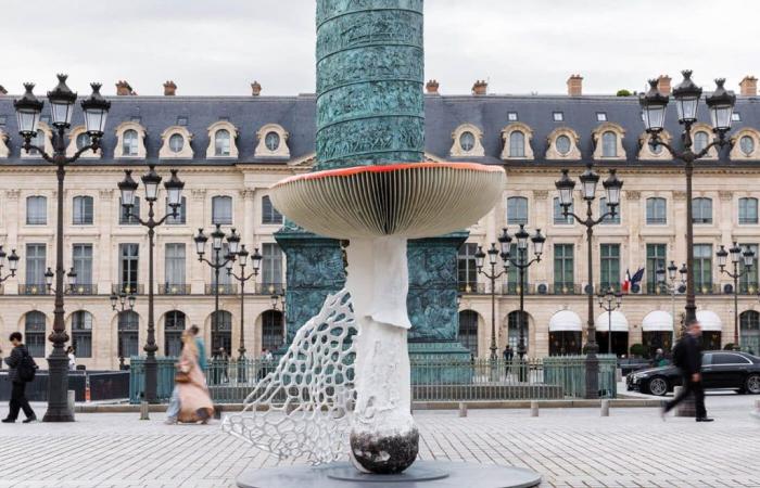 In Paris ein Riesenpilz und ein Restaurant von Carsten Höller