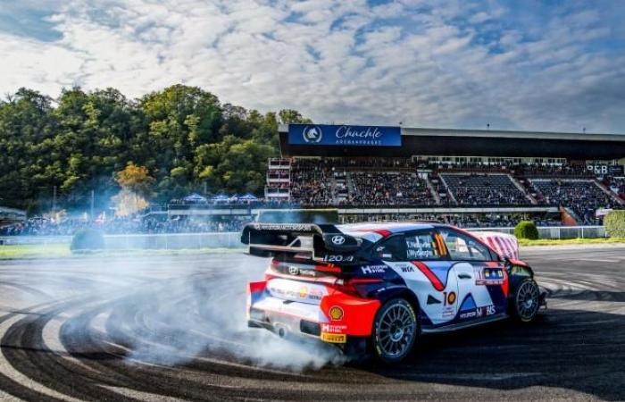 Thierry Neuville (Hyundai) führt die Mitteleuropäische Rallye nach sechs Etappen an