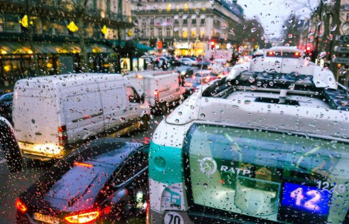 Mehrere Straßen in Paris und auf der Île-de-France sind überschwemmt. Achten Sie auf Staus, die bereits 300 km lang sind