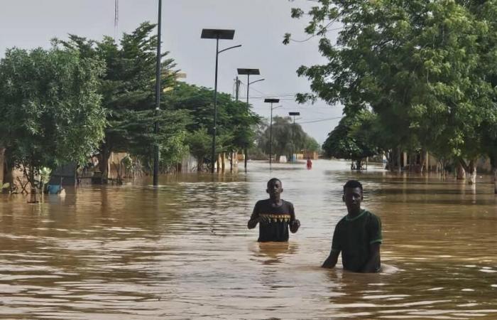 noch immer unter Wasser, die Hilfe für die überschwemmten Dörfer reicht nicht aus