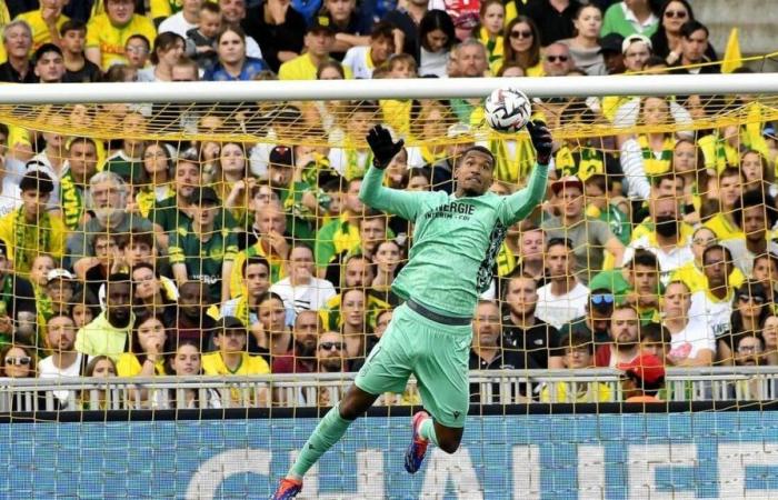 FC Nantes. Alban Lafont diskutiert mit Burkina Faso