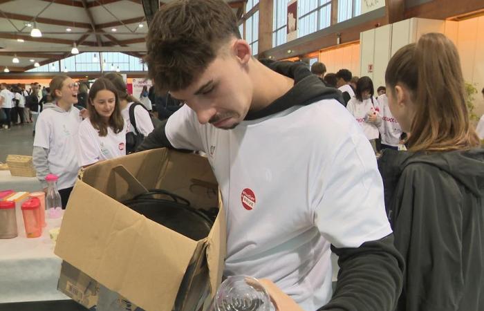 „Dieser Flohmarkt ist großartig!“ Brive-Studenten kostenlos auszurüsten, die neue Herausforderung