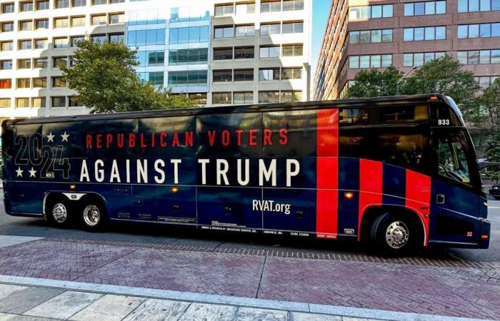 In Philadelphia ein Bus der Republikaner gegen Trump