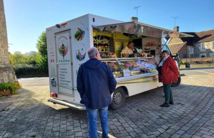 Großformat. In Orne betreibt Anaïs einen der wenigen mobilen Lebensmittelläden in Frankreich