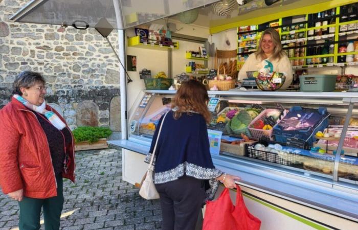 Großformat. In Orne betreibt Anaïs einen der wenigen mobilen Lebensmittelläden in Frankreich