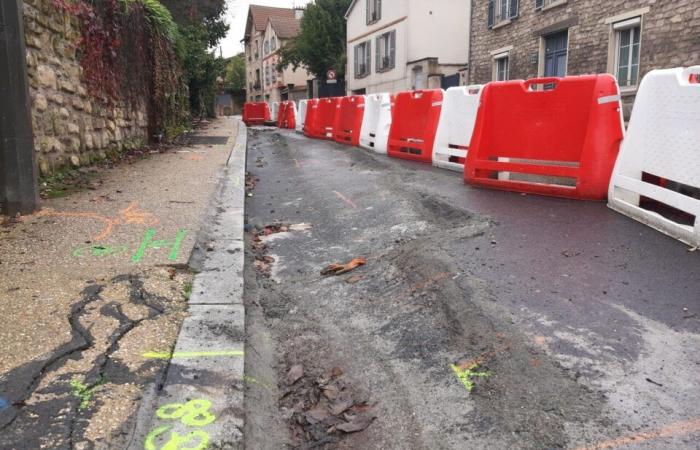 Durch Setzungen und Risse auf der Straße werden Autofahrer bei der Durchfahrt durch diese Yvelines-Stadt Schwierigkeiten haben