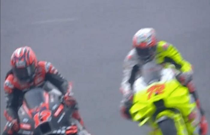 Der MotoGP-Star wurde nach einem schrecklichen Unfall mit seinem Rivalen mit einem Rettungsflugzeug ins Krankenhaus gebracht, während ein Zusammenstoß mit 120 Meilen pro Stunde untersucht wird