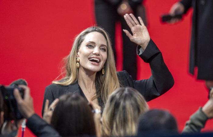 Angelina Jolie: die Schauspielerin, die während eines Londoner Abends von Akala, ihrem angeblichen neuen Freund, unterstützt wird