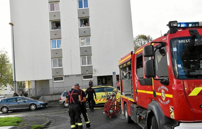 Wohnungsbrand in Brest: Frau in absoluter Not transportiert