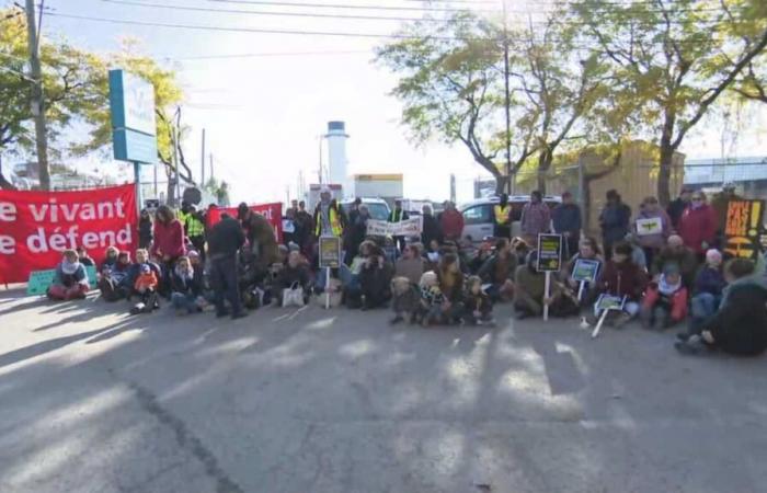 Demonstranten blockieren den Eingang zu einem Ölterminal in Montreal