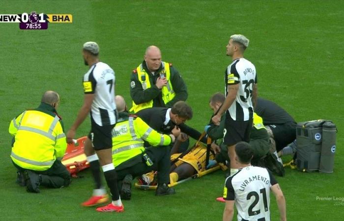 Danny Welbeck lag auf der Trage und brauchte Sauerstoff, nachdem er sich bei Brightons Spiel in Newcastle eine Rückenverletzung zugezogen hatte