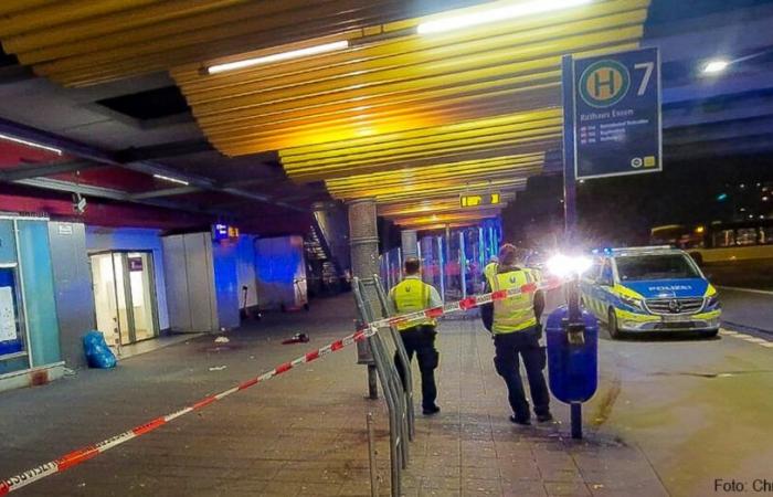 Messerangriff in Essen am Rathausplatz: Tatverdächtiger noch Flüchtig