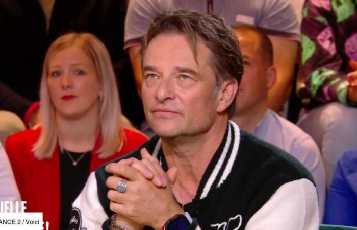 „Es gab nicht viele“: David Hallyday erinnert sich an die sehr seltenen Momente, die er mit seinem Vater Johnny Hallyday verbrachte (ZAPTV)