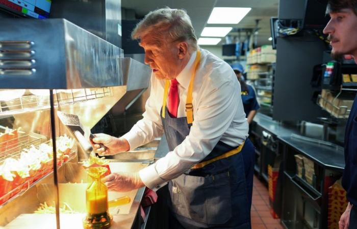 Trump macht sich hinter der Fritteuse bei McDonald’s über Harris’ Geschichte lustig