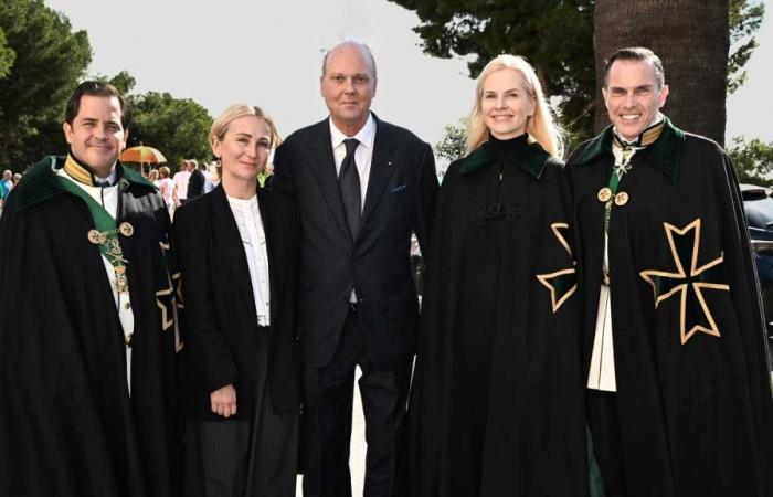 Prinz François d’Orléans investiert seine Schwägerin Naomi in den Orden von Saint Lazare in Monaco