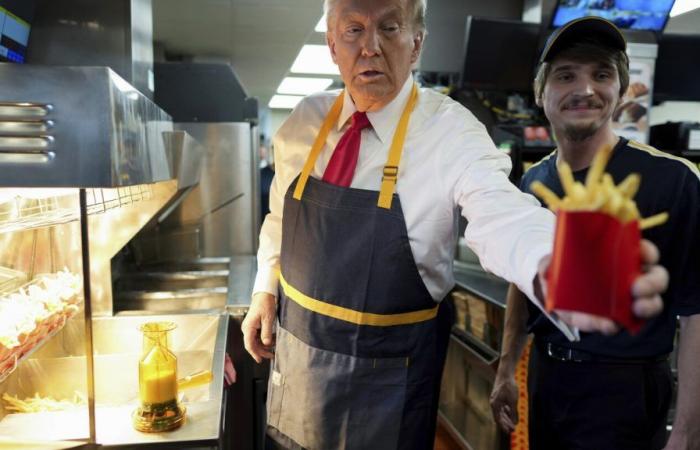 Trump arbeitet in der Frittierstation und hält Drive-in-Pressekonferenz bei McDonald’s in Pennsylvania ab