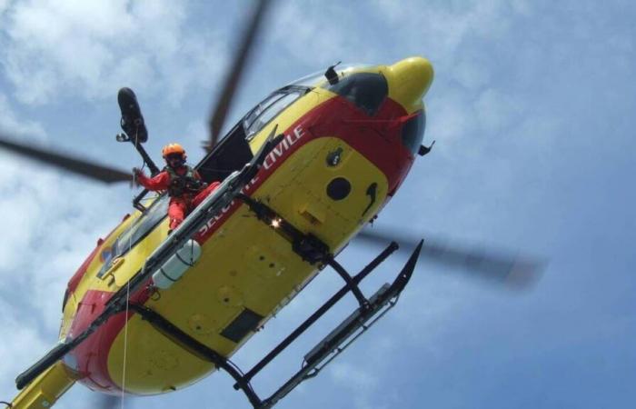 Flut. Ein auf einem Felsen gestrandeter Engländer wurde gestern Abend in Saint-Lunaire mit einem Hubschrauber gerettet