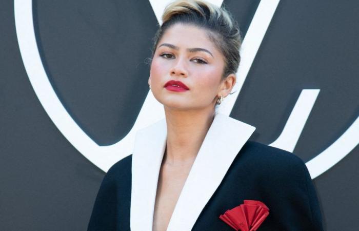 Zendaya ist fast nackt und wagt es, ein ausgeschnittenes Kleid zu tragen