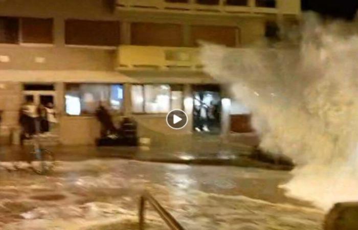 VIDEO. Bei Flut reißt eine Welle in Saint-Malo Zuschauer mit