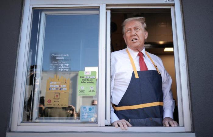 Donald Trump erscheint bei McDonald’s, um Kamala Harris vor der Präsidentschaftswahl anzugreifen