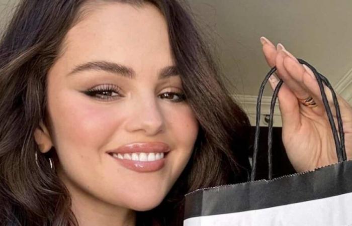 Selena Gomez verrät den traurigen Grund, warum sie nicht mehr in ihrem Bett schlafen kann