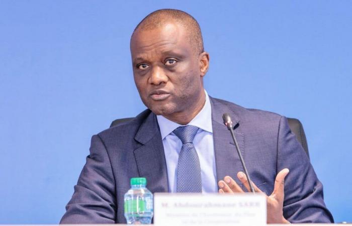 Abdourahmane Sarr, Wirtschaftsminister, listet die Mängel des Emerging Senegal Plan (PSE) auf.