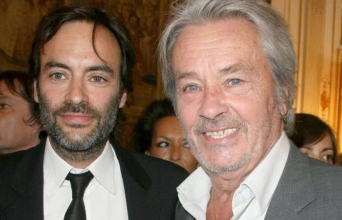 Anthony Delon gibt sein erstes Interview zwei Monate nach der Lücke, die Alain Delon hinterlassen hat: „Ich bin eine Waise“