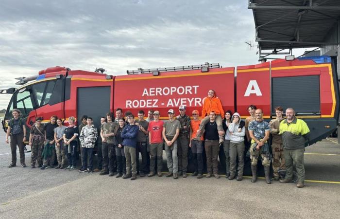 Aveyron-Jäger fangen Hasen auf dem Rollfeld