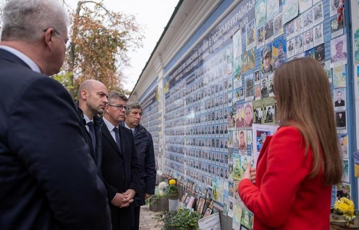 „Sie verstehen den Schrecken des Krieges und die dringende Notwendigkeit, Frieden zu erreichen“, sagte ein Senator an der Front in der Ukraine