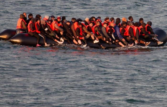 Zwei Tote beim Untergang eines Bootes mit 48 Menschen an Bord vor der Küste von Calais, Verkehr über den Ärmelkanal unterbrochen