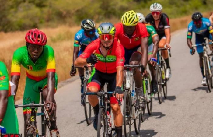 Internationale Faso-Rundfahrt: Marokkanische Radfahrer stehen auf der ersten Etappe auf dem Podium