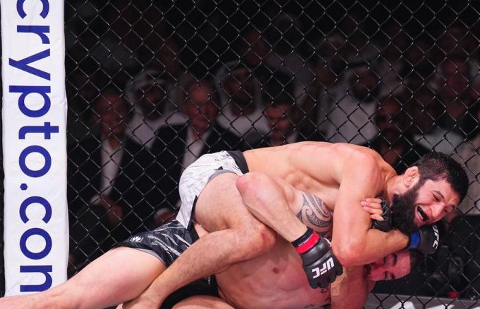 Khamzat Chimaev besiegte. Robert Whittaker bei UFC 308: Beste Fotos aus Abu Dhabi