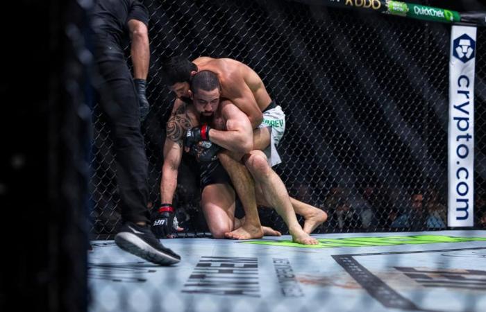 Khamzat Chimaev besiegte. Robert Whittaker bei UFC 308: Beste Fotos aus Abu Dhabi