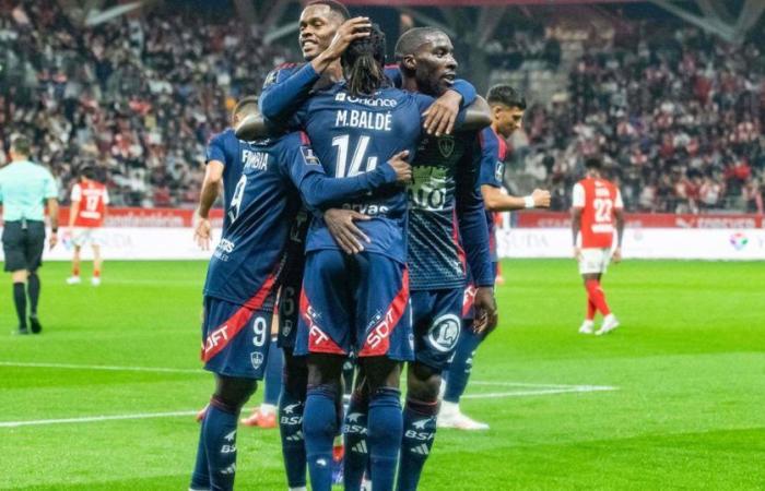 Mit einer stark überarbeiteten Mannschaft gewinnt Brest in Reims