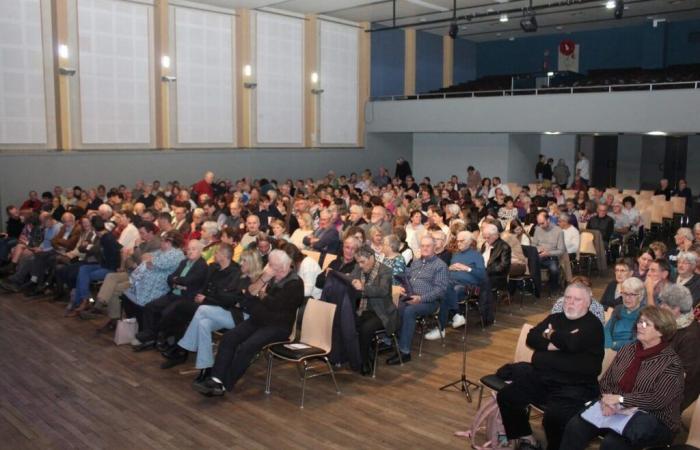 Menschen im Gemeindehaus für „La Soupière“