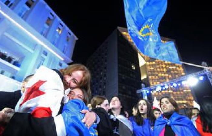 Der Präsident prangert eine „totale Fälschung“ der Parlamentswahlen an und ruft die Georgier zu Demonstrationen auf