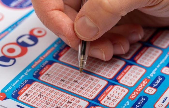 Er gewinnt 1 Million Euro im Lotto, hat aber nur noch wenige Tage Zeit, um es den Leuten mitzuteilen