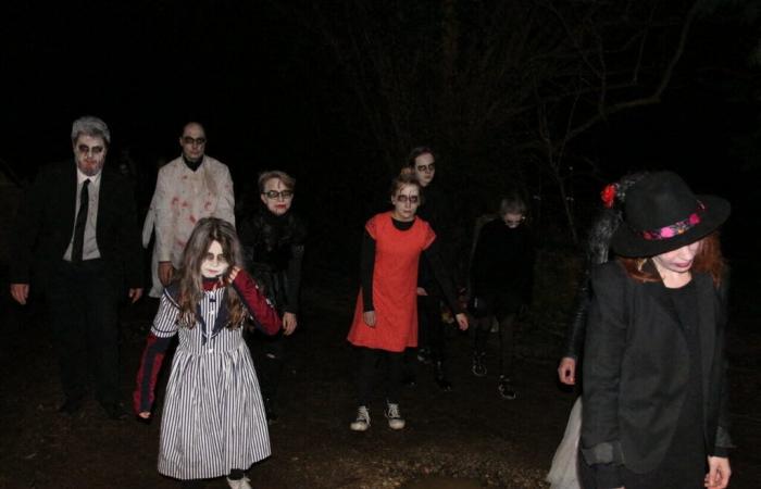 Die Händler dieser Straße in Cahors organisieren zu Halloween einen riesigen Flashmob mit Zombies