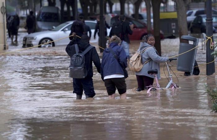 Dutzende Menschen in Valencia übernachten auf Dächern oder in Autos