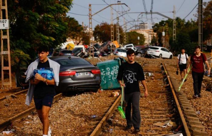 Spanien beginnt einen Wettlauf gegen die Zeit, um „Dutzende“ vermisste Personen zu finden