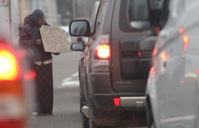 „Es gehört zu unserer Tradition, zu betteln“: Rumänisches Ehepaar zu Gefängnisstrafe verurteilt, weil es seine Kinder an einer roten Ampel zum Betteln gezwungen hat