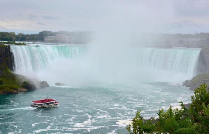 Frau stürzt sich mit ihren 9-jährigen und 5 Monate alten Kindern von den Niagarafällen