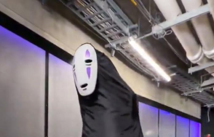 als Victor Wembanyama in einem ganz besonderen Halloween-Kostüm zu seinem Match kommt… (Video)